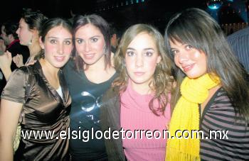 Y ¡LLEGO LA NOCHE!
Carmen, Maritere, Martha y Stephy.