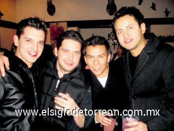 Roberto, Fer, Tony y Juan.