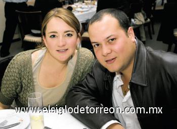 Alma Villalobos y Chuy H. de la Garza.