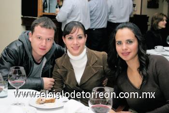 Gilberto Oviedo, Katia de Oviedo y Angélica Valenzuela.