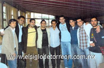 RECORRIDO SOCIAL
Recordando viejos tiempos
Víctor Chaul, Rolando Ruvalcaba, Omar Álvarez, Jesús Mario Castrillon, Javier Cruz, Ricardo Serrano, Alaín González, Alberto Rosales y Yuyo Hernández.