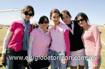 COMIENZA LA ACCIÓN
Paola Garza, Ana Lía Díaz Ceballos, Valeria Rivera, Pamela Reed y Paula Garza.