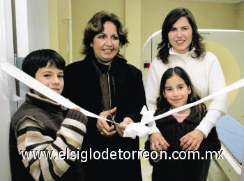 GRANDES AVANCES
Momentos del corte inaugural.
