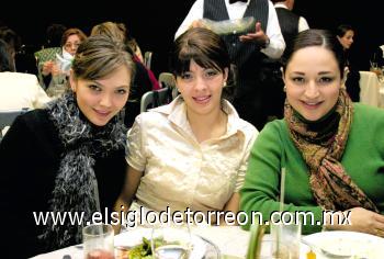 Meche Romo, Roxana Montañéz y Priscila Álvarez.