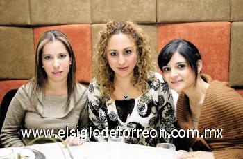 Alejandra Aguilar, Tania y Sonia Mansur.