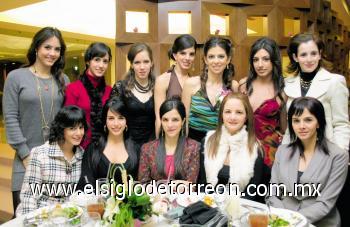 Paulina Giacomán, Cristy Belausteguigoitia, Ale Larrínaga, Cristina Giacomán, Loris Jobi, Lizeth Giacomán, Maritere e Isabel Belausteguigoitia, Janet Giacomán, Rocío y Tania Yacamán y Mariana Giacomán.