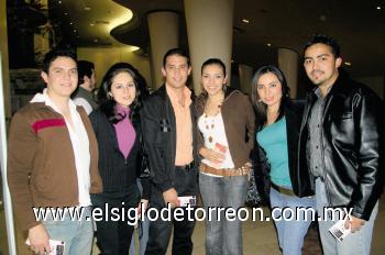 Pedro Díaz, Cindy de Torre, Daniel Guevara, Rocío de los Santos, Penélope Luján y Oscar Aguirre.