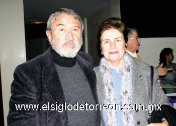 Víctor Albores García y Katlheen de Albores.