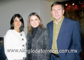 Nelly Ramírez de Villarreal, Lucy Cuesta de González y Carlos González Castañón.