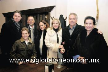 Luis Wiley Saade, Max Miranda, Pedro Luis Martín, Cecilia Gurza de Martín, Jackie Saade de Miranda, Daniel Martín Gurza y Lety Finck de Gurza.