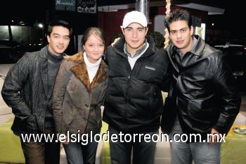 GRAN INAUGURACIÓN
José Carlos Escalante, Ana Cruz, Beto Flores y José Ángel Pérez.