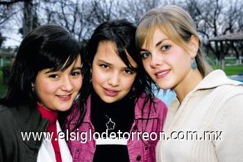 Alessandra Manzali, Stephanie Habib y Laty Núñez.