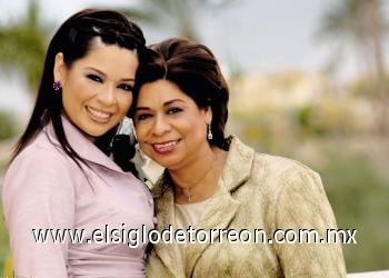 ENCANTADORA DESPEDIDA DE SOLTERA
Rebeca Mesta Marín junto a su madre Julieta Marín de Mesta.