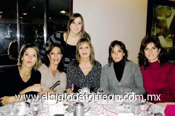 Regina Setién de Gutiérrez junto a Gabriela Segura de Villarreal, Dora Batarse de Nahle, Regina Valenzuela de Setién, Magdalena Ruenes y Susana Fernández.