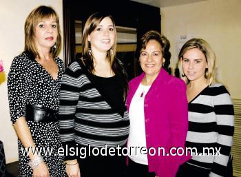 Regina Valenzuela de Setién, Regina Setién de Gutiérrez, Guadalupe Leal de Gutiérrez y Ana Cecilia Gutiérrez Leal.