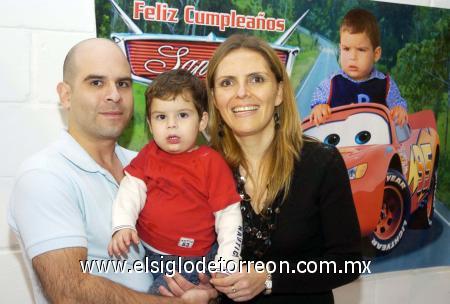 03022007 
 Santiago Márquez Webb junto a sus padres, Iván Márquez Acosta y Ana Luisa Webb de Márquez