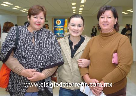 05022007
Olivia y Marina Saralegui y Marcela Mendoza viajaron a Tijuana.