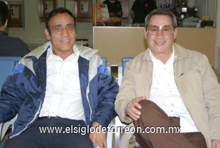 06022007
Sigfrido Jiménez viajó a México y lo despidió Luis Rodríguez.