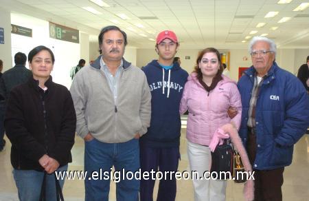 07022007
Dora Luz Sordo viajó al DF y fue despedida por sus familiares.