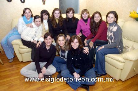04022007 
Loreto Guajardo de Cruz celebró su cumpleaños junto a sus amigas.