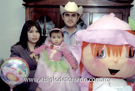 04022007 
Rosita Fernanda Espinoza Alcorcha celebró su primer añito de vida el pasado 23 de enero, con una divertida fiesta que le organizaron sus papás, Thalía Alcorcha de Espinoza y Julio César Espinoza.