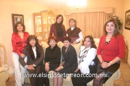 05022007
Mariam de González fue festejada por sus amigas Luisa de Tovar, Olga de González, Cuquis de García, Cecy de Ávalos, Flor de González, Cristy de Villa e Irma González, con motivo de su cumpleaños.