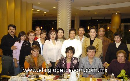 07022007
Reunión de ex alumnos de Trabajo Social, que tuvo lugar en conocido restaurante de la localidad.