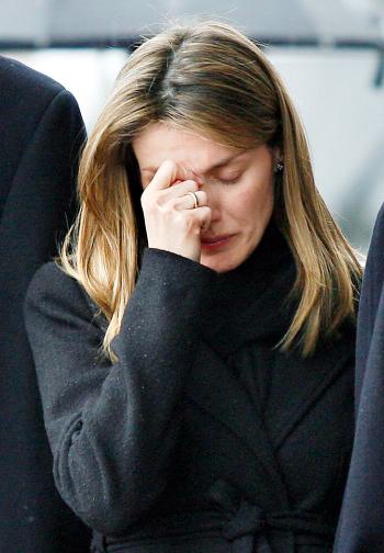 La familia real española acudió a consolar a la princesa Letizia y a sus familiares en la cremación de su hermana menor, Érika, encontrada muerta en su domicilio madrileño.