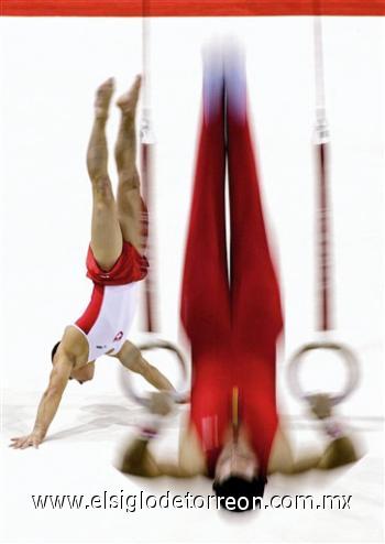 El primer premio en Deportes lo recibió el italiano Max Rossy, de Reuters, por una imagen de gimnastas.