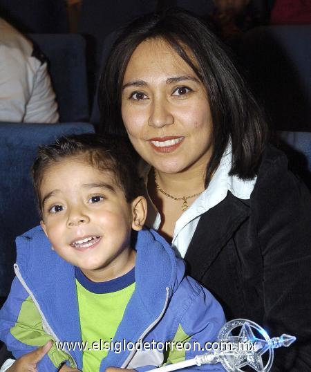 08022007
Luz Elena Medrano y el niño Diego Castañeda.