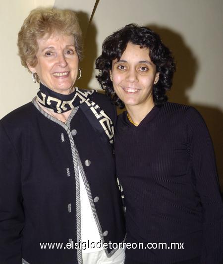 11022007 
Carmen Córdova de Hinojosa y Mercedes Sicsik.