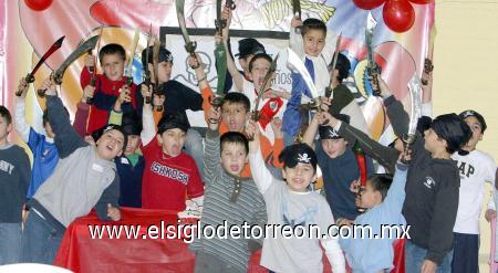 11022007 
Nicolás Llanos Navarro celebró su octavo cumpleaños, con una fiesta alusiva a los Piratas del Caribe; es hijo de Daniel Llanos Medal y Cristina Navarro de Llanos.