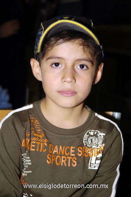 11022007 
Alejandro Rodríguez, en una fiesta infantil.
