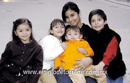 11022007 
José Antonio, Jimena, Paulina y Pamela González Barrios y Tella Aguilera.