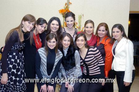 11022207 
Titi Sánchez, Julia Peña, Sofía Arriola, Priscilla Moreno de Murra; Rosario Chaib, Laura Batarser, Ale Murra, Sophia Martín y Velina Murra de Salinas, al lado de la futura novia.