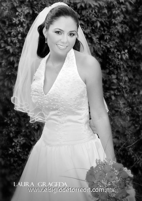 Srita. Fátima Alicia Rosales Robles el día de su boda con el Sr. Ricardo Javier Murillo García.



Estudio: Laura Grageda