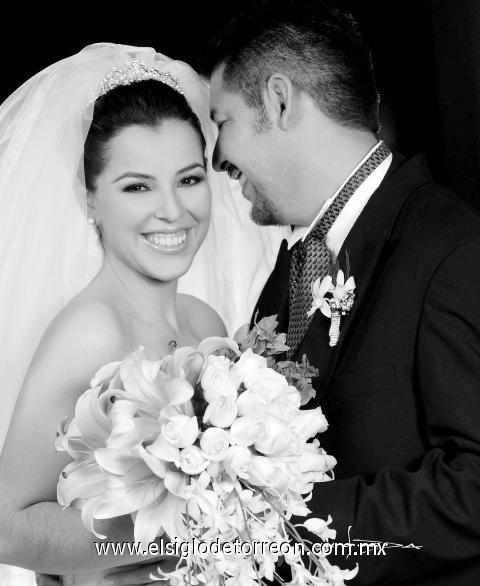 Srita. Gloria Meredith Ramos Ramos el día de su enlace nupcial con el Sr. Yuri Mazoy Rodríguez.


Estudio: Maqueda