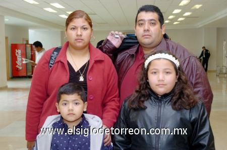 16022007 
 Viajaron a Tijuana José Guadalupe y María Hernández, Luis y Yazmín Cervantes.