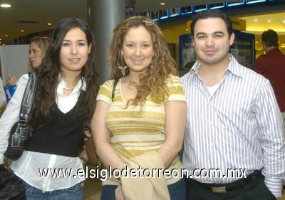 14022007
Perla Villarreal, Jackie de Villarreal y Jesús Villarreal.