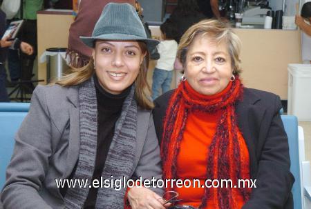 14022007
Karina Muñoz viajó a Los Ángeles, la despidió Nadia Cisneros.