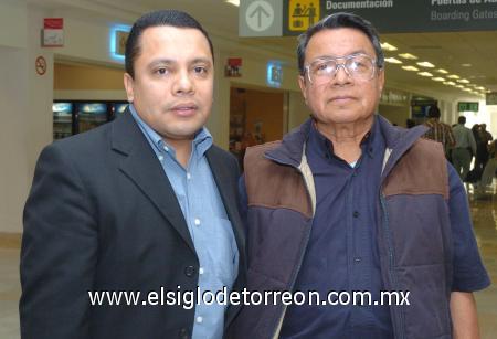 14022007
Miguel Ángel Hernández viajó a Mérida, lo despidió José Luis Hernández.