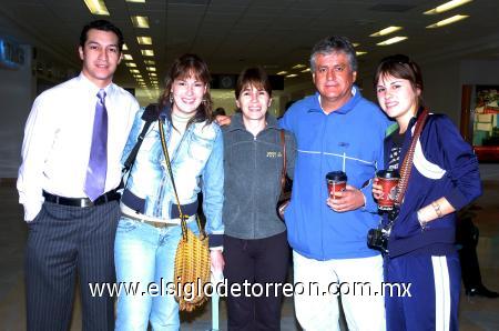 15022007
Ana Karla Alarcón viajó a Argentina, la despidieron Carlos, Leonor, Ana Cristina y Omar.
