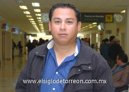 15022007
Humberto Vázquez Frayre viajó con destino a la Ciudad de México.