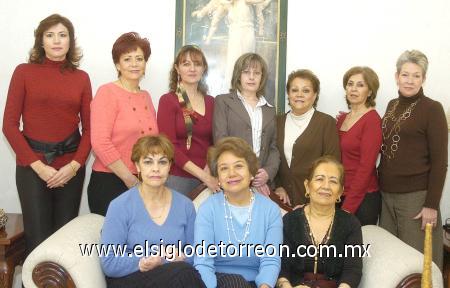 14022007
Mary Carmen de Chávez, Lichti Yee, Raco de García, Alma Tafoya, Rosy Pámanes, Dora Izquierdo, Rosy Lyne, Elba de Ferriño, Nora de Venegas y Magda de García, en una fiesta con motivo del Día de la Amistad.
