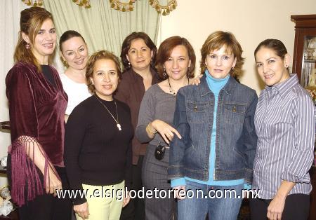 15022007
Marisol García, Lupita Lugo, Guio Alvarado, Coco Martínez, Liliana del Valle, Mónica del Moral y Ginny Flores.