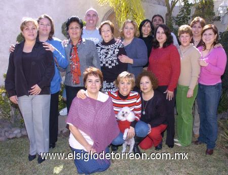 15022007
Paty Gutiérrez, Liz Araujo, Rocío Arizpe, Rolando Estrada, Lety Cruz, Norma Quiroz, Mague Salcido, Lidia Holguín, Conchita Galván, Nacho Calderón, Berenice  Gutiérrez, Elvira González, Paquita, Martha Mancha y Martha