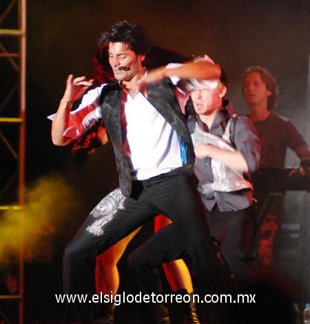 De la alegría al amor, de la emoción al romanticismo; sí, el concierto del boricua estuvo lleno de contrastes, lo único que fue una constante todo el tiempo fue el ambiente y los piropos; los más decentes fueron papacito, cuero y me encantas, los más subidos... no se pueden decir.