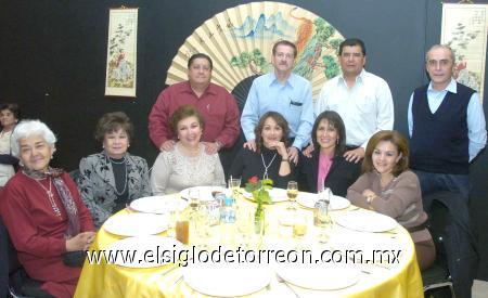 17022007
Amparo de Rivera, Socorrito de Ramírez, Ángeles de Balcázar, Lupita de Goytortua, Tere de Ortiz, Magda de Mayagoitia, Ignacio Balcázar, Manuel Goytortua, Ricardo Ortiz y Víctor Mayagoitia.