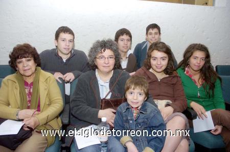 18022007 
Josué, Jean-Daniel y Jonathan Marcoux con Mirielle, Miriam, Elie y Zachary Ouellet.