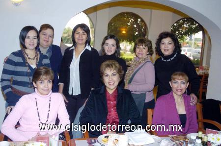 18022007 
Juana María Valdez Estrada de Martínez celebró su cumpleaños junto a algunas de sus amistades.